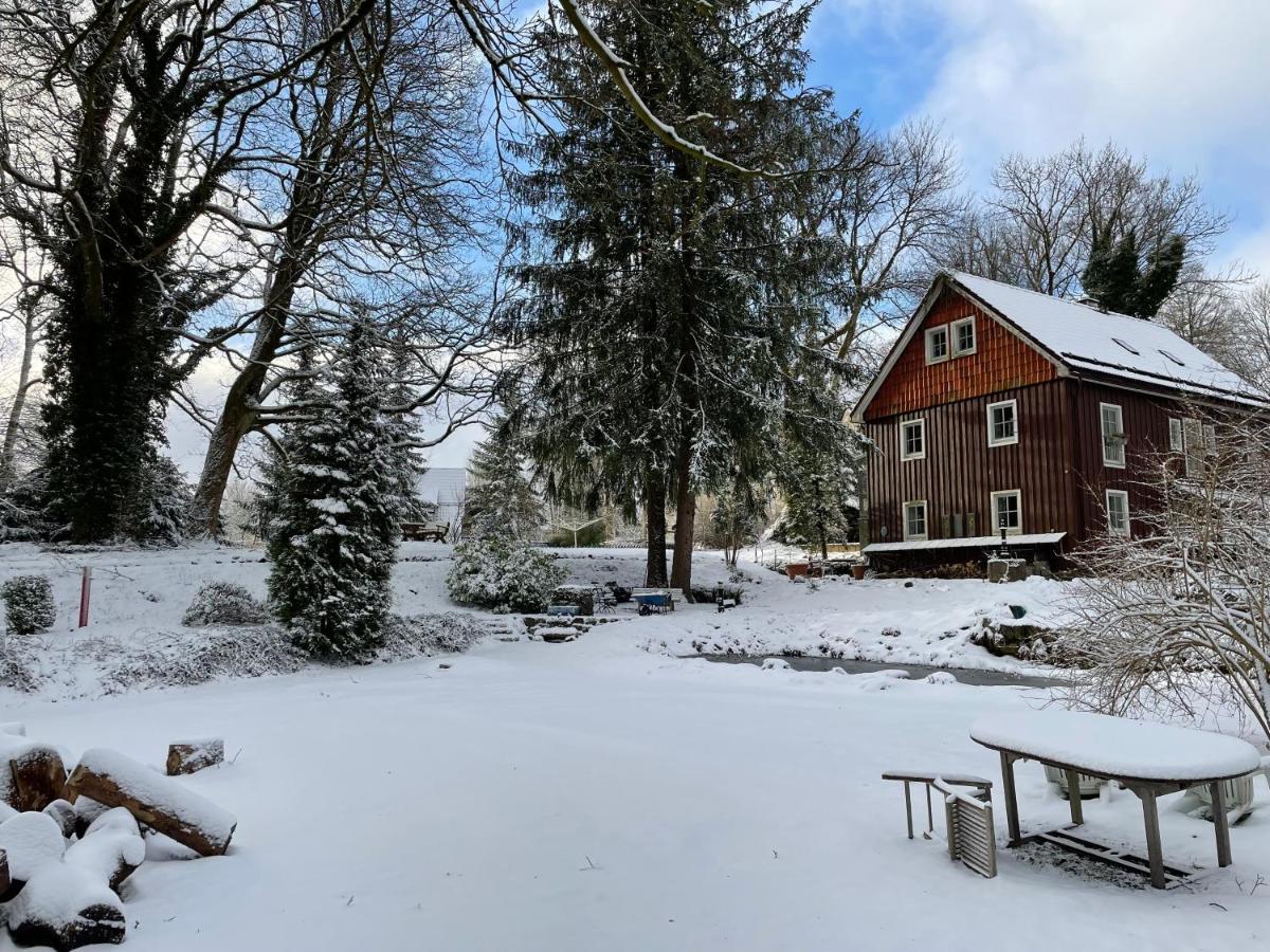 Liebevoll Eingerichtetes Ferienhaus Mit Grossem Garten クラウスタール・ツェラーフェルト エクステリア 写真