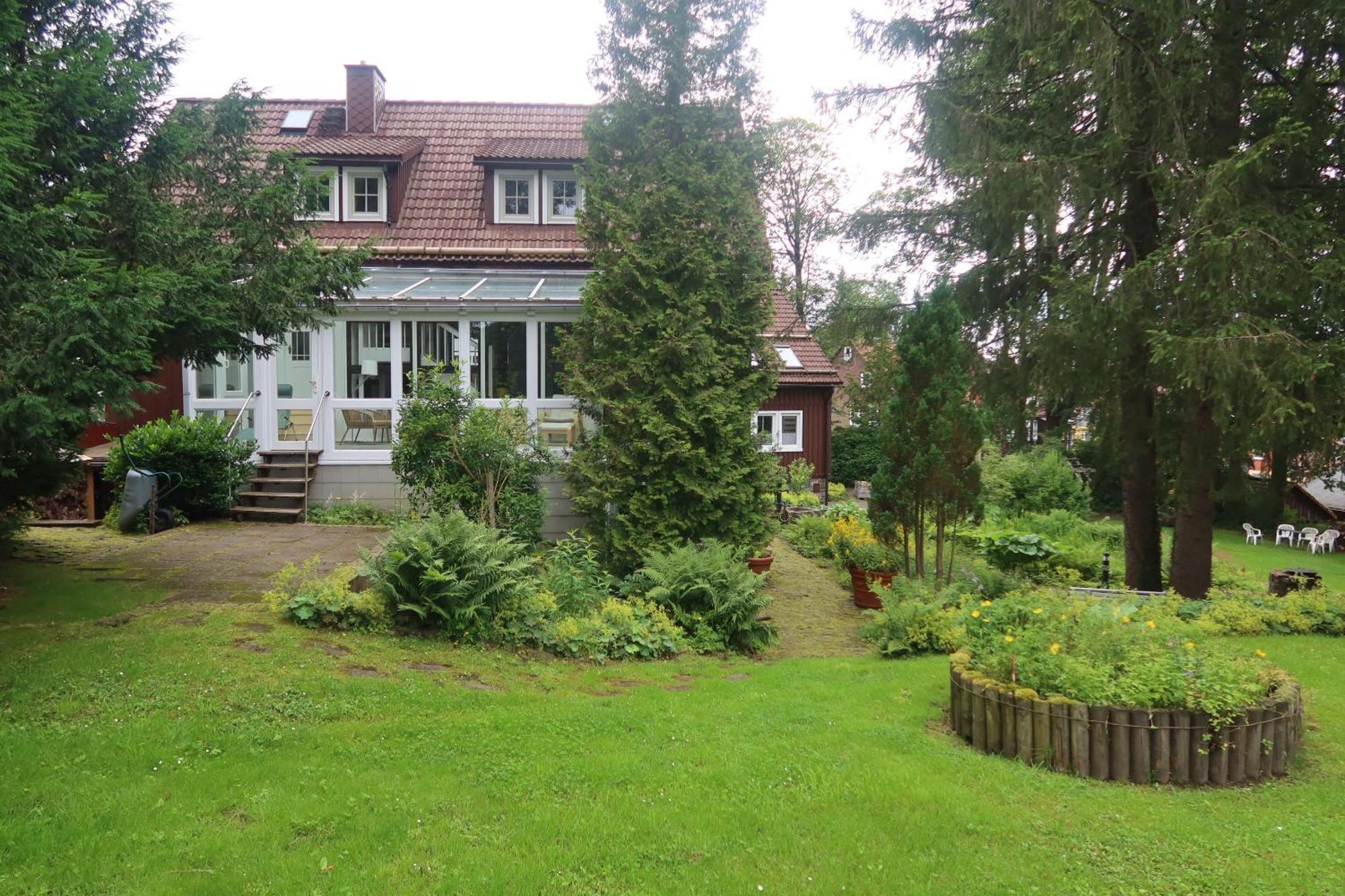 Liebevoll Eingerichtetes Ferienhaus Mit Grossem Garten クラウスタール・ツェラーフェルト エクステリア 写真